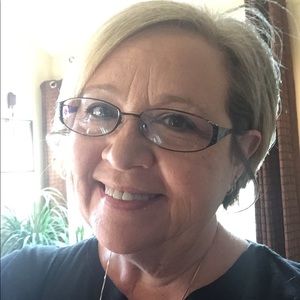 Meet your Posher, Claudia